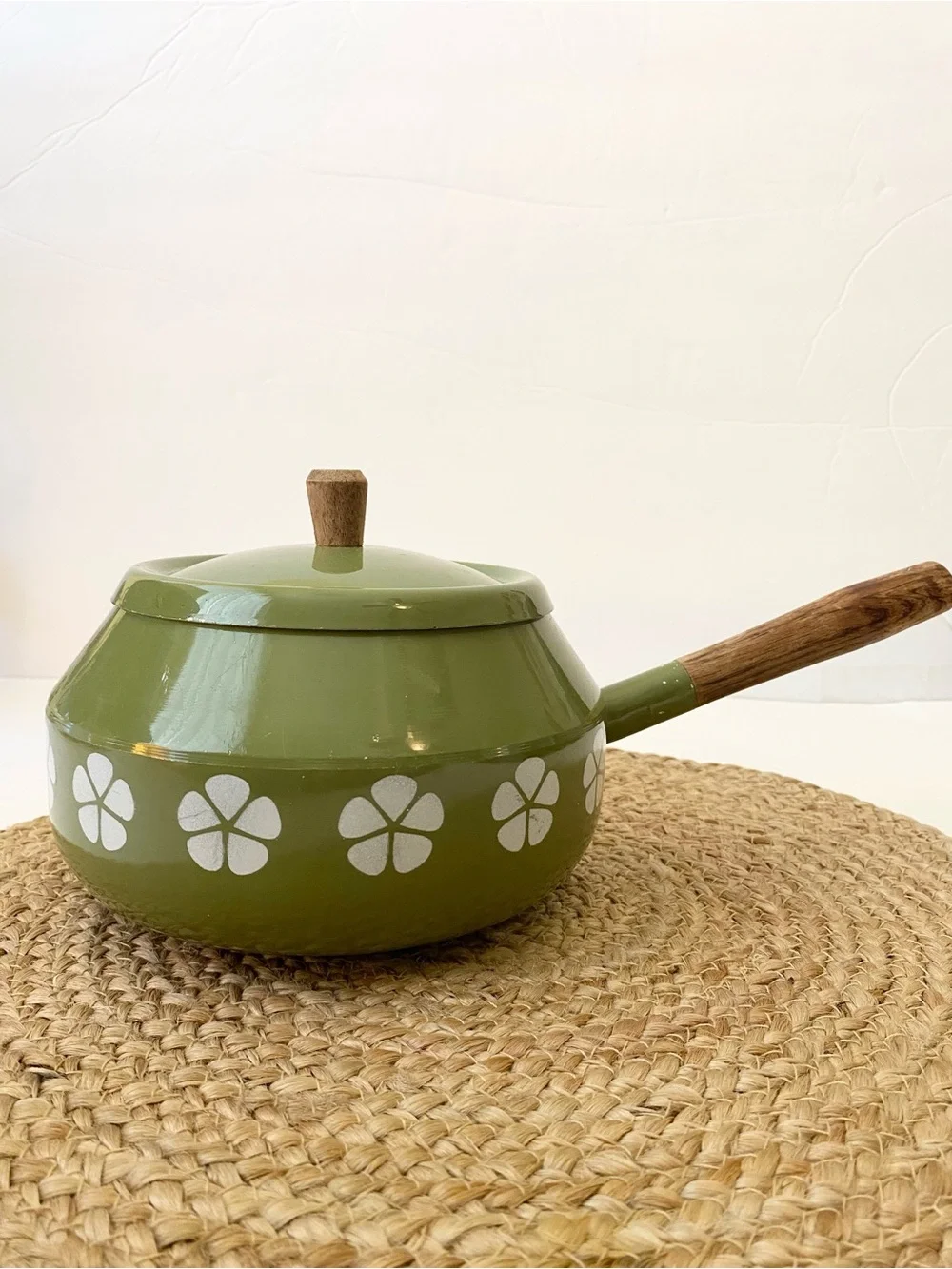 vintage ENAMELWARE Fondue Pot/Saucepan in “Flower Power” Green